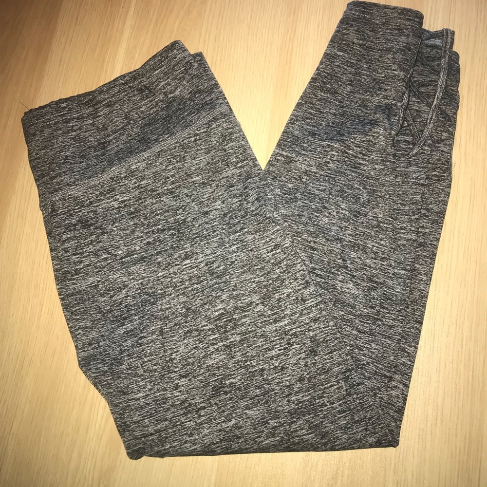 Grey cropped leggings